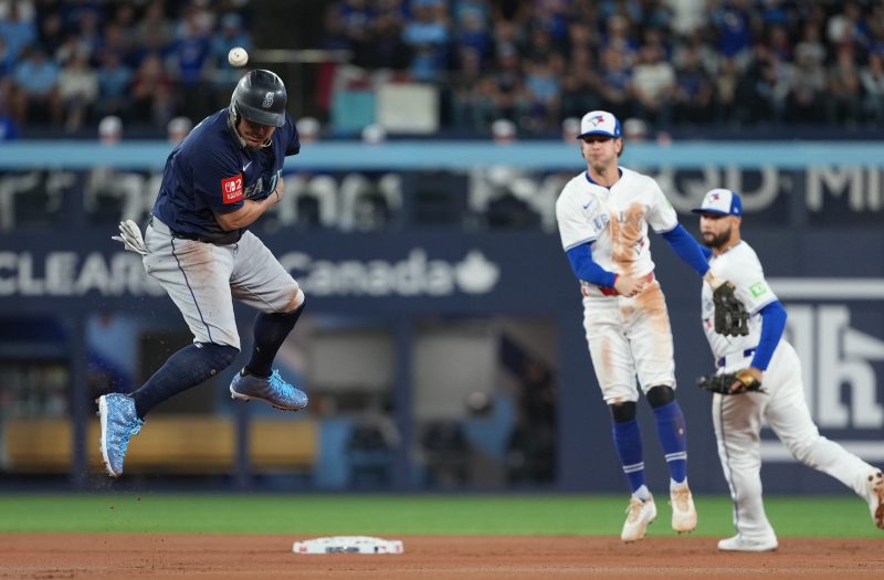 Watch Mariners player jump in front of throw in strange Game 7 play Watch Mariners player jump in front of throw in strange Game 7 play